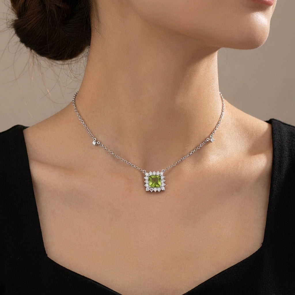 Gargantilha em Ouro Trabalhado com Diamantes e Peridoto