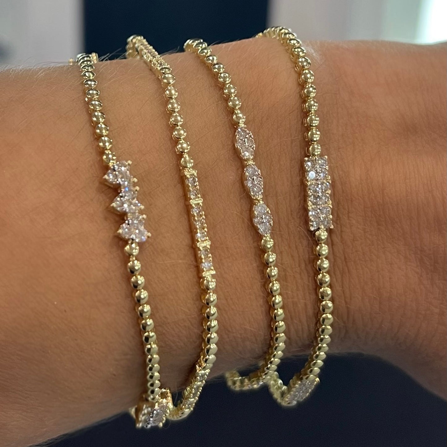 Pulseira em Ouro Riviera Bolinhas com Trio de Ovais Cravação Invisível entre as Bolinhas