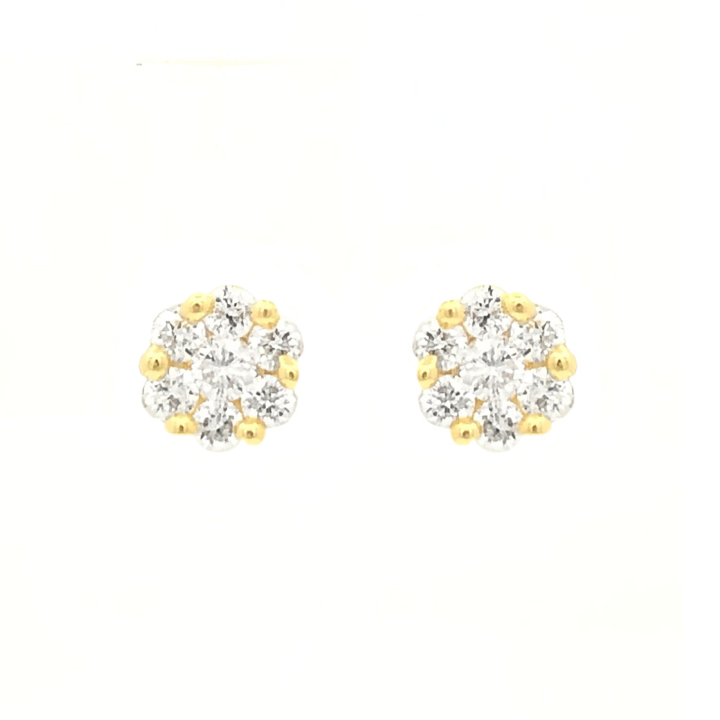 Brinco em Ouro Cravejado com Diamantes Brancos