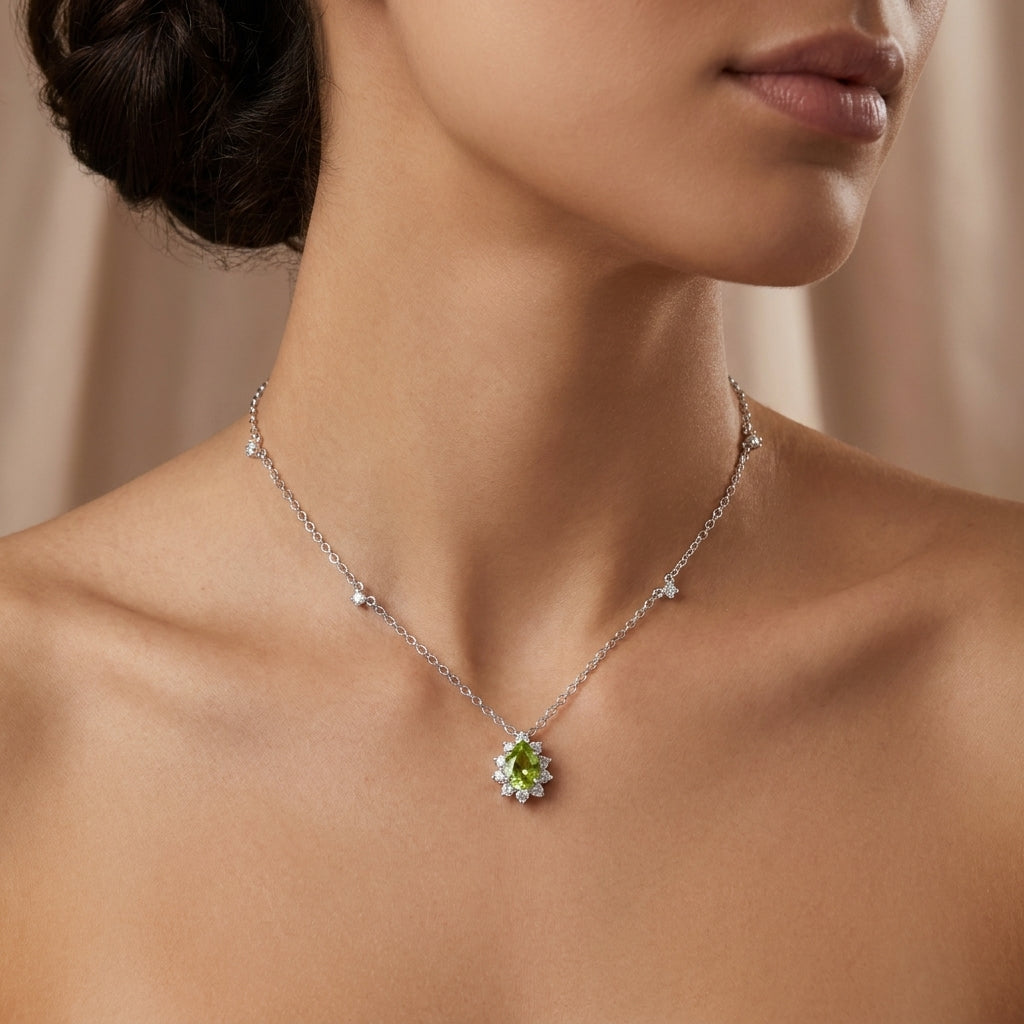 Gargantilha em Ouro Trabalhada com Diamantes e Peridoto