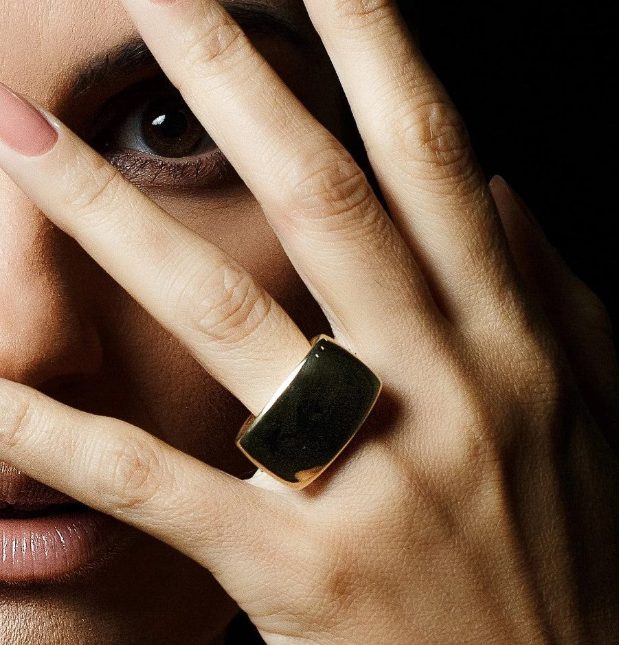 Anel em Ouro Formato Retangular com Diamantes